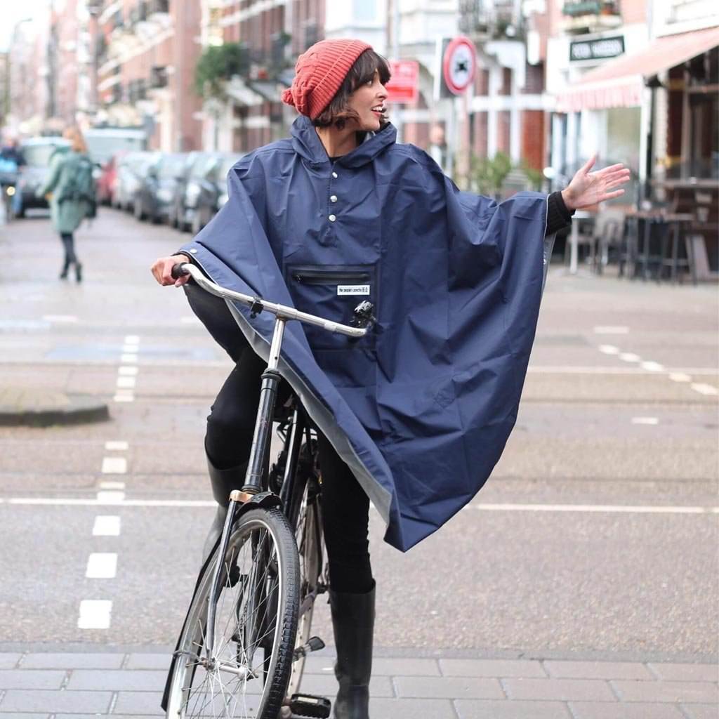 Poncho pour vélo The People's Poncho navy femme à vélo